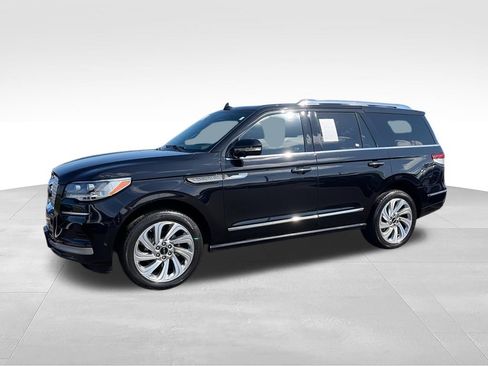 Used 2024 Lincoln Navigator Reserve AWD/4WD image 4