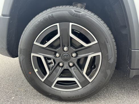 New 2026 Jeep Cherokee Laredo AWD/4WD image 18
