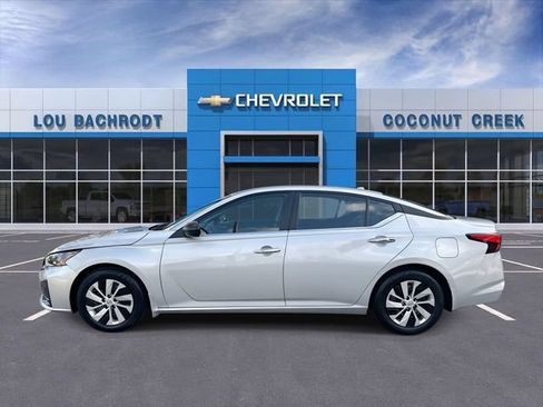 Used 2025 Nissan Altima 2.5 S FWD image 5