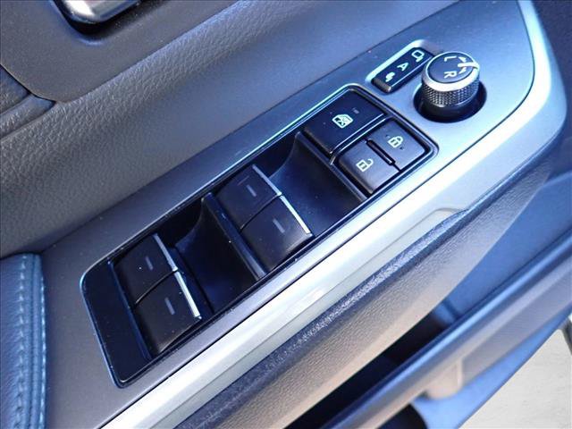 Used 2023 Toyota Sienna XSE AWD/4WD image 18