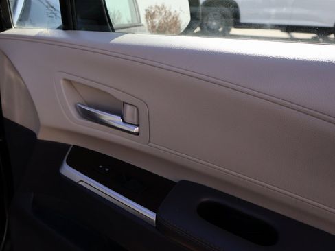 Used 2024 Toyota Sienna XLE image 8