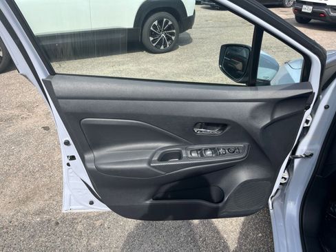 Used 2025 Nissan Versa SV image 18