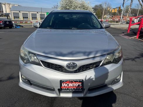 Used 2014 Toyota Camry SE w/ Moonroof Package image 3
