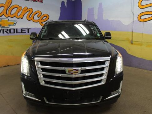 Used 2018 Cadillac Escalade Premium Luxury AWD/4WD image 3