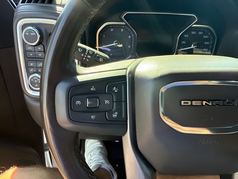 Used 2022 GMC Sierra 2500 Denali w/ Denali Ultimate Package AWD/4WD image 18