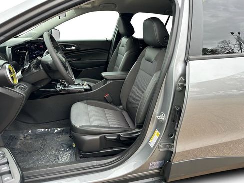 Used 2025 Chevrolet Trax LT image 8