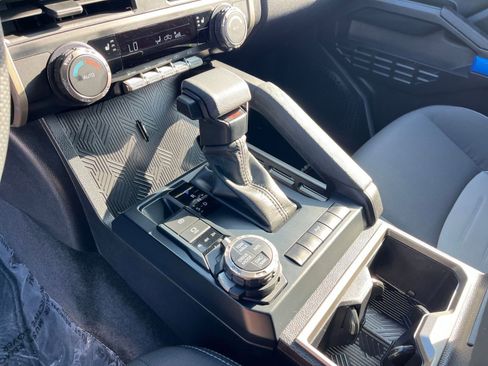 Used 2025 Toyota Tacoma TRD Off-Road image 39