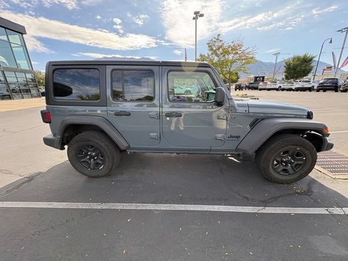 Used 2025 Jeep Wrangler Unlimited Sport AWD/4WD image 9