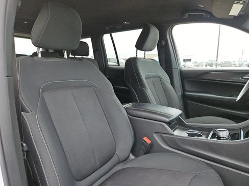 Used 2024 Jeep Grand Cherokee Laredo RWD image 30
