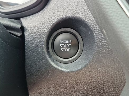 Used 2026 Toyota Corolla Cross LE FWD image 29