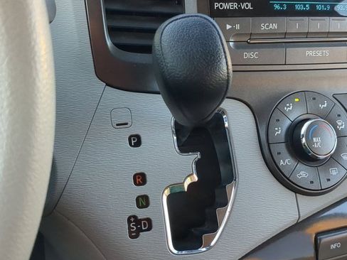 Used 2011 Toyota Sienna LE w/ Towing Pkg image 12