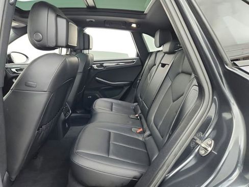 Used 2022 Porsche Macan image 26