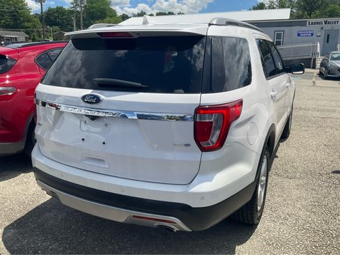 Used 2017 Ford Explorer XLT w/ Equipment Group 202A AWD/4WD image 4