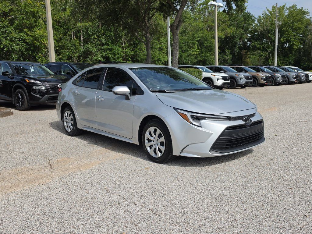 Used 2026 Toyota Corolla LE FWD image 2