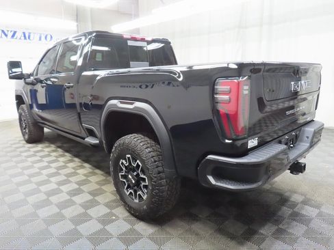 Used 2025 GMC Sierra 2500 AT4X image 5