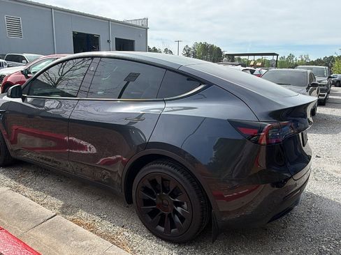 Used 2024 Tesla Model Y Long Range image 10