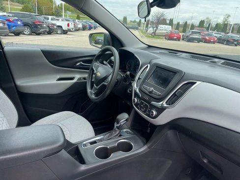 Used 2022 Chevrolet Equinox LS AWD/4WD image 6