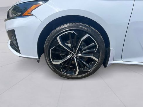 Used 2024 Nissan Altima 2.5 SR AWD/4WD image 9