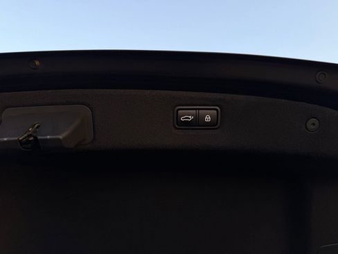 Used 2020 Genesis G90 3.3T Premium RWD image 66
