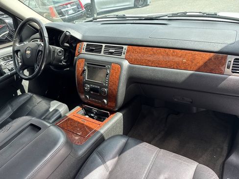 Used 2008 Chevrolet Tahoe LTZ w/ LTZ Preferred Equipment Group AWD/4WD image 17