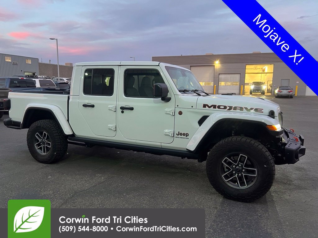 Used 2025 Jeep Gladiator Mojave AWD/4WD image 1