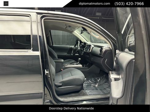 Used 2021 Toyota Tacoma SR5 w/ Trail Edition image 20