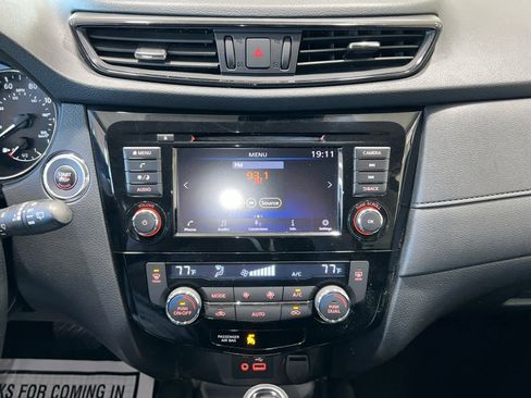 Used 2019 Nissan Rogue SV AWD/4WD image 28