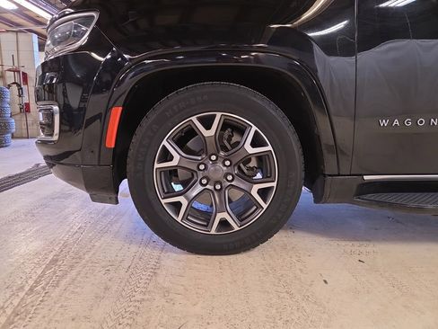 Used 2023 Jeep Wagoneer Series III w/ Preferred Equipment Group image 25