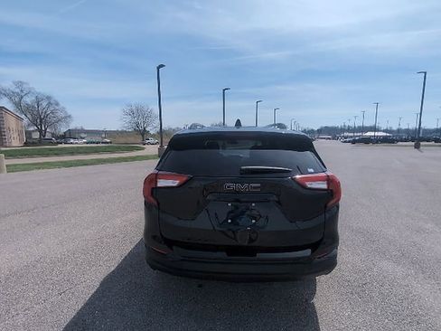 Used 2023 GMC Terrain SLE w/ Driver Convenience Package image 5