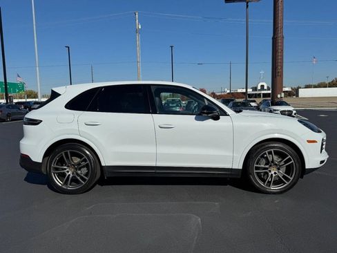 Used 2023 Porsche Cayenne S Platinum image 2