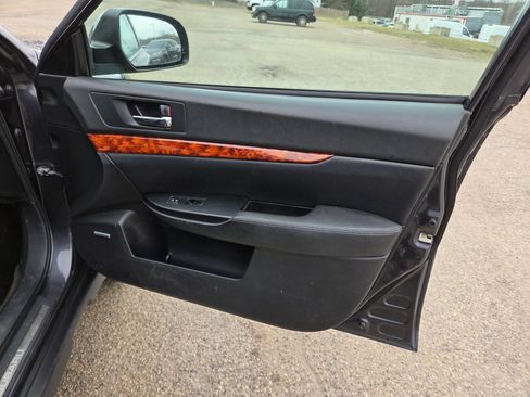 Used 2011 Subaru Outback 3.6R Limited image 18