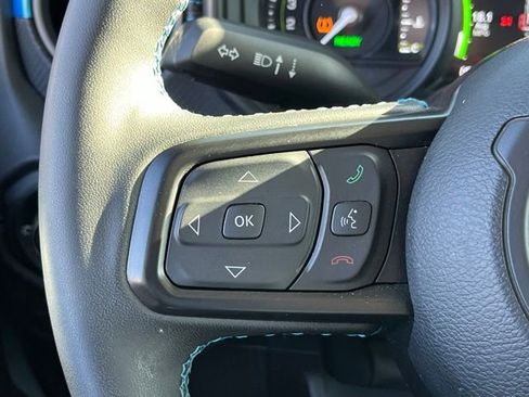 Used 2025 Jeep Wrangler Unlimited Rubicon 4xe w/ Convenience Group AWD/4WD image 21
