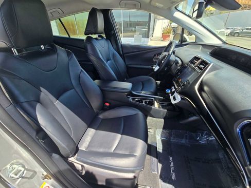 Used 2017 Toyota Prius Four Touring w/ Premium Convenience Package FWD image 10
