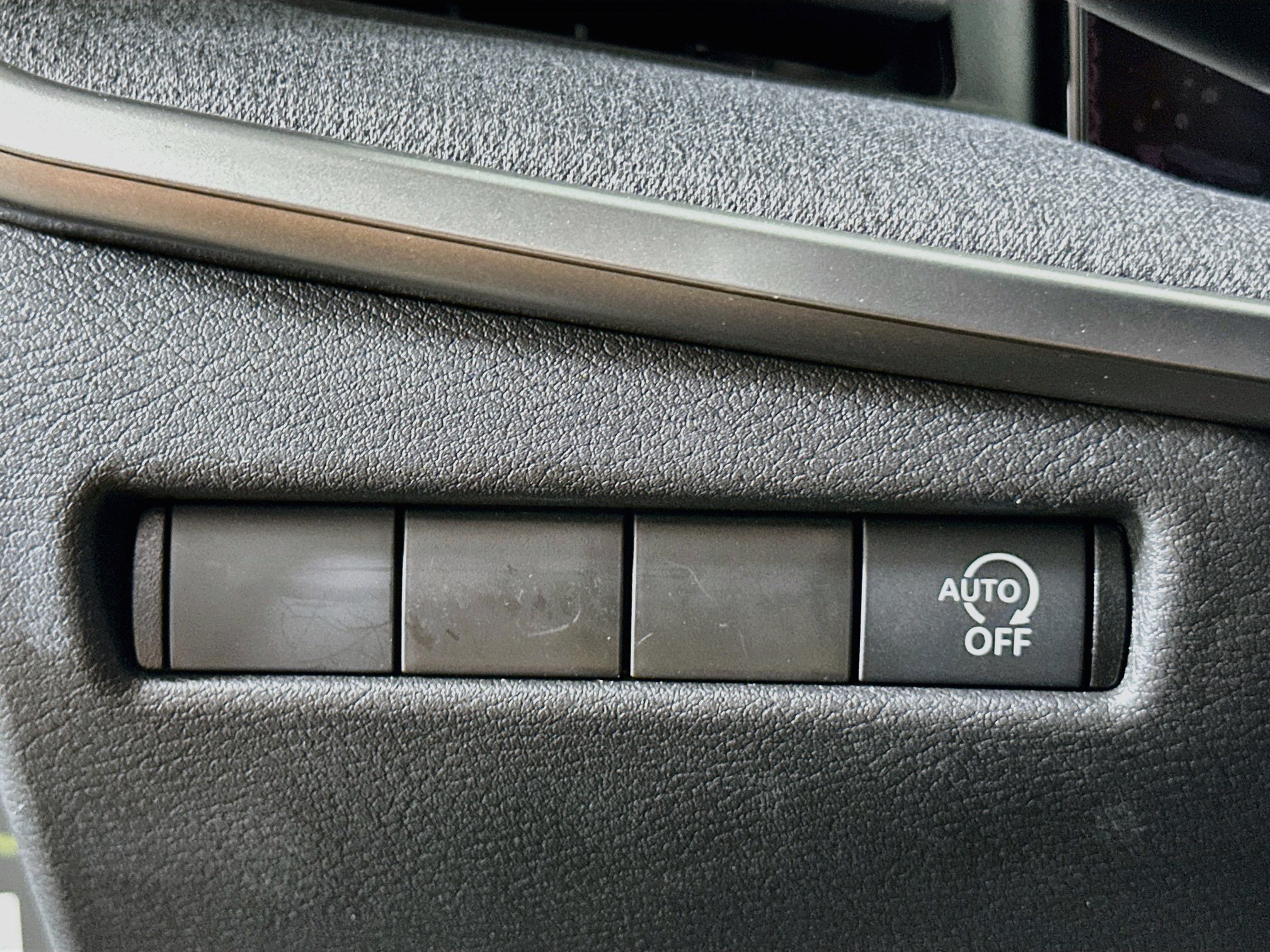 Used 2025 Nissan Kicks SV FWD image 17