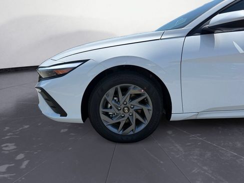 New 2026 Hyundai Elantra Hybrid FWD image 15