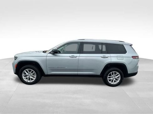 Used 2023 Jeep Grand Cherokee L Laredo image 3