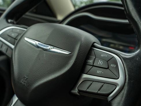 Used 2017 Chrysler 200 Limited Platinum FWD image 22