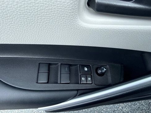 Used 2025 Toyota Corolla Cross L AWD/4WD image 16