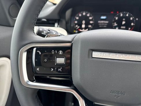 Used 2025 Land Rover Discovery Sport Dynamic SE image 22