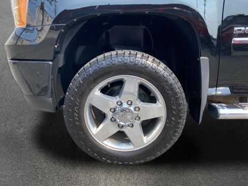 Used 2014 GMC Sierra 2500 Denali w/ Suspension Package, Off-Road AWD/4WD image 13