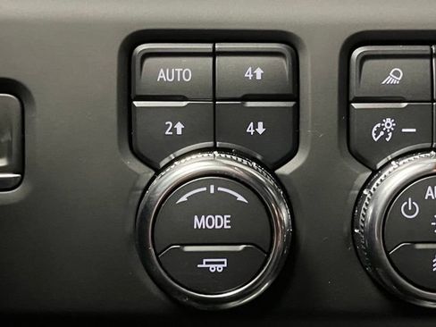 Used 2024 GMC Sierra 3500 Denali w/ Technology Package AWD/4WD image 33
