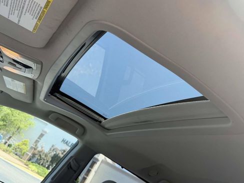 Used 2016 Toyota Sienna XLE w/ XLE Navigation Package FWD image 19