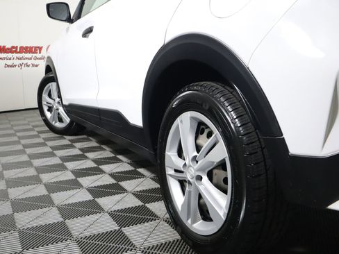 Used 2022 Nissan Kicks S image 20