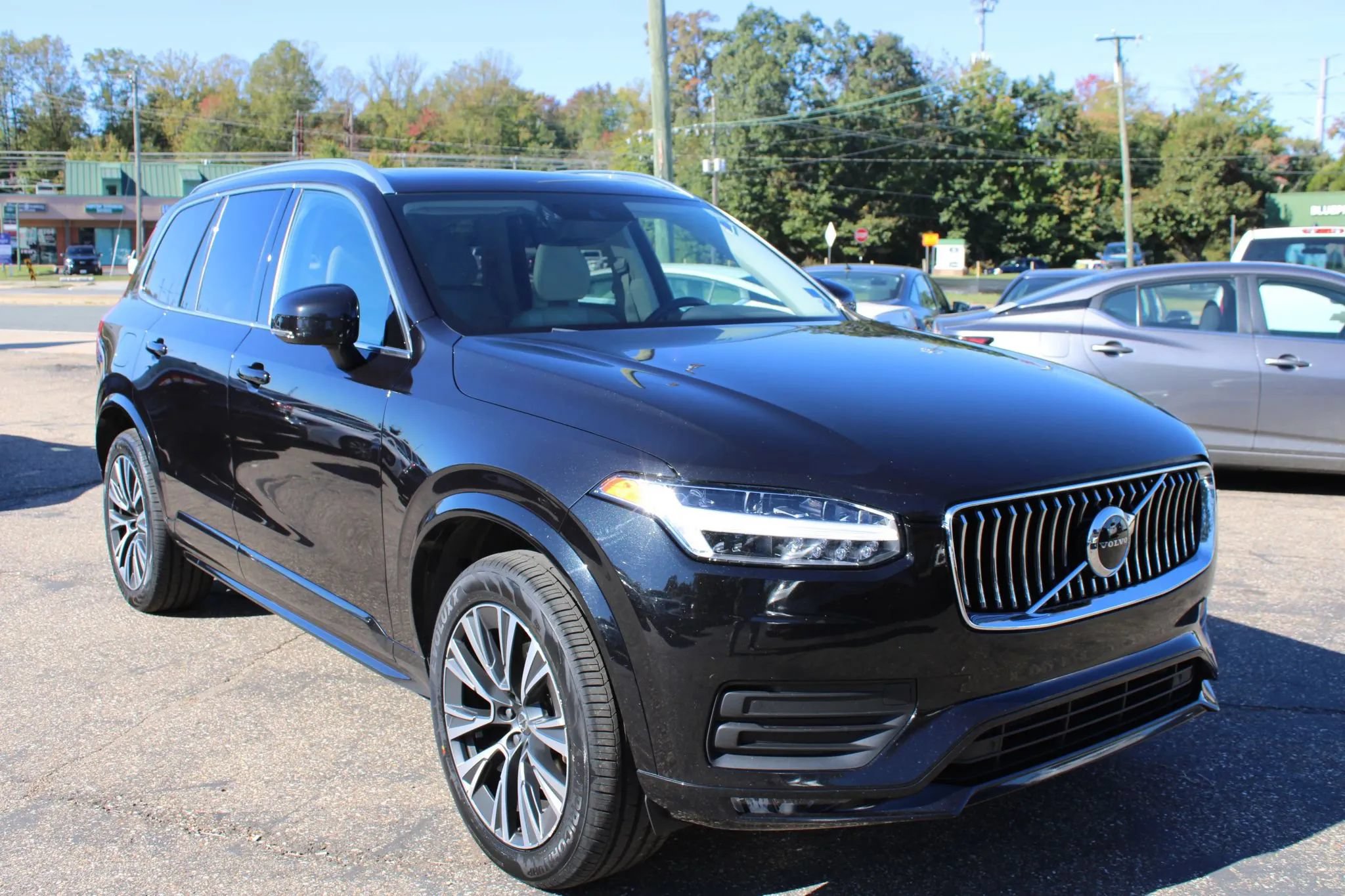 Used 2020 Volvo XC90 T6 Momentum AWD/4WD image 3