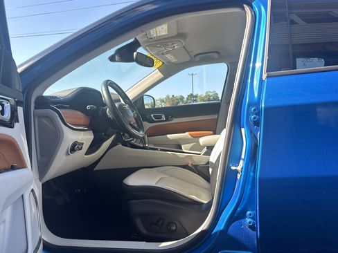 Used 2022 Jeep Compass Limited image 9