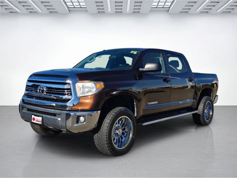 Used 2017 Toyota Tundra SR5 w/ TRD Off Road Package AWD/4WD image 8