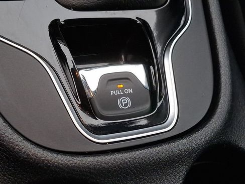 Used 2019 Jeep Cherokee Limited image 20