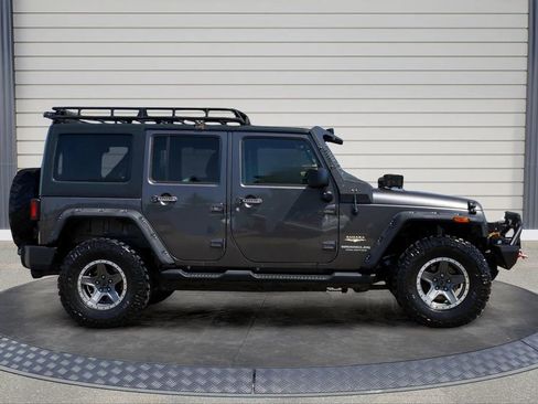 Used 2014 Jeep Wrangler Unlimited Sahara w/ Connectivity Group AWD/4WD image 8