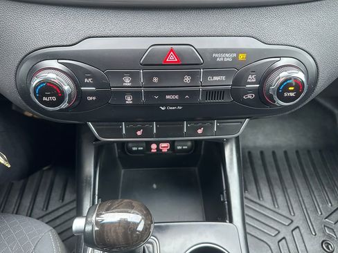 Used 2017 Kia Sorento LX w/ LX V6 Convenience Package image 17