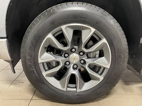 Used 2024 Chevrolet Silverado 1500 LT AWD/4WD image 7